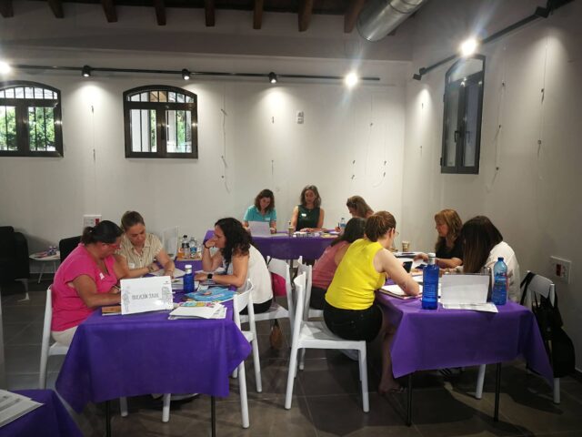 Enfocada impartió el Taller Cuéntame cuentos coeducativos a profesorado de infantil del municipio de Manises